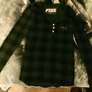 This is a long sleeve shirt.